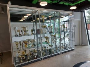 Értékek bemutatása vitrinben - egyedi vitrin megoldások