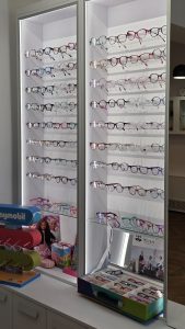 Naphegy Optika Üzletberendezés - bemutató állvány
