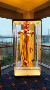 Nemzeti Színház jelmezbemutató üvegvitrin