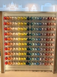 Üzletberendezés - pénzteermelő eszköz - Repülőtér kávéző, shop 07